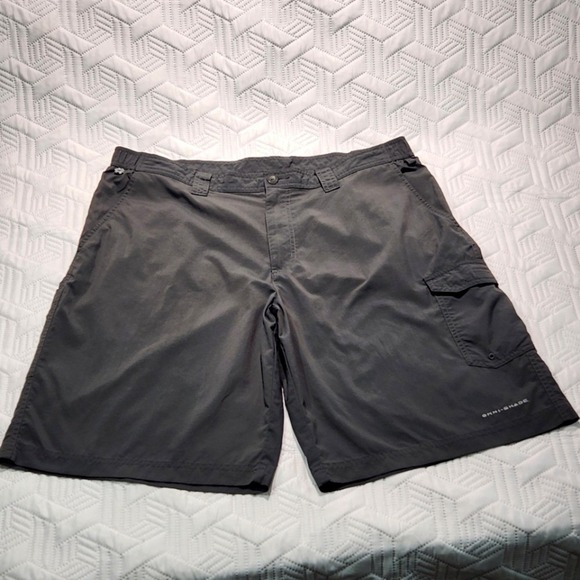Columbia Other - Columbia Sportswear Men's Shorts Omni-Shade PFG Cargo Khaki Gray Sz 38 5 Pocket